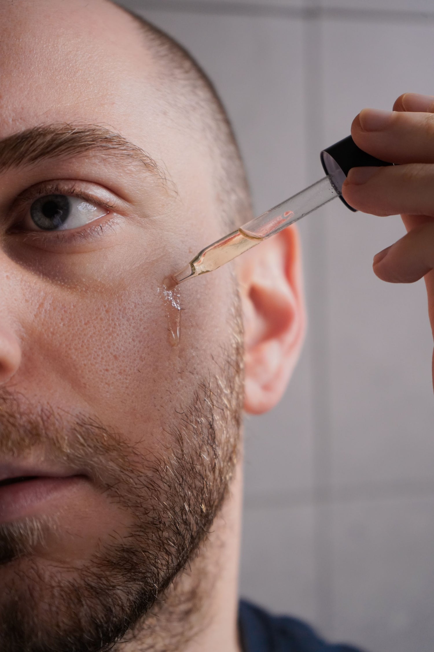 The Ultimate Grooming Hack: Lipid Vitamin Face Oil as Beard Oil for Men